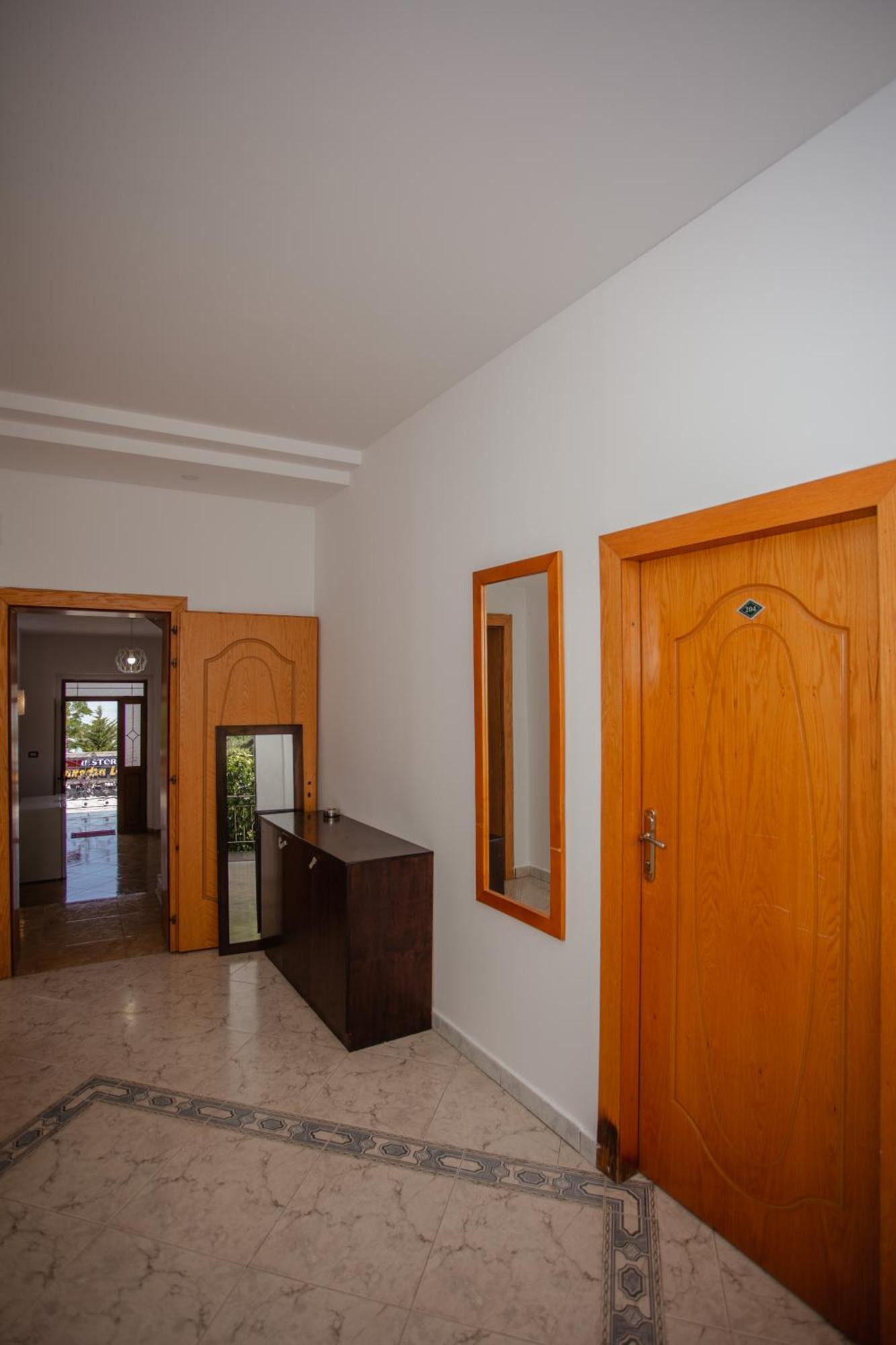 Široka Hotel Shkodra Lake מראה חיצוני תמונה