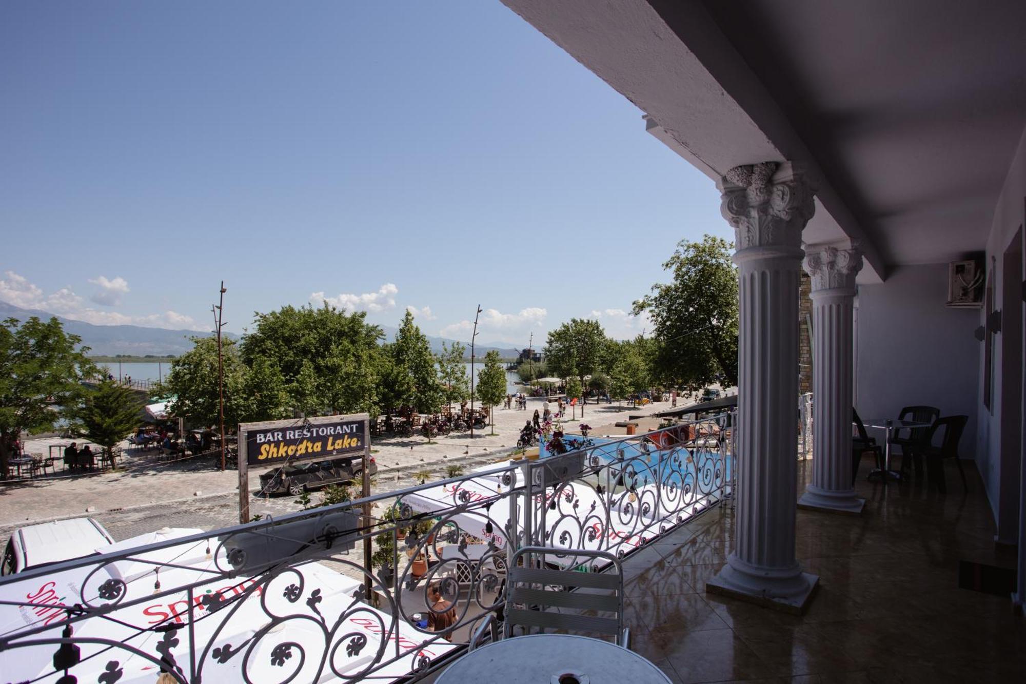 Široka Hotel Shkodra Lake מראה חיצוני תמונה