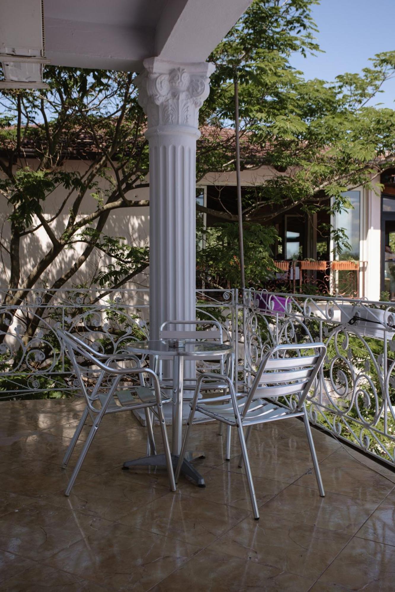 Široka Hotel Shkodra Lake מראה חיצוני תמונה